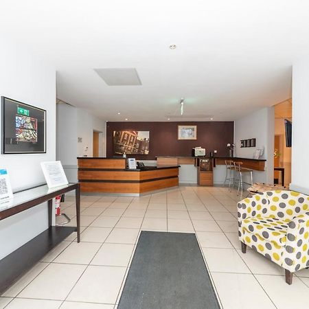 The Grange On Warbrook Estate Hotell Hook  Exteriör bild