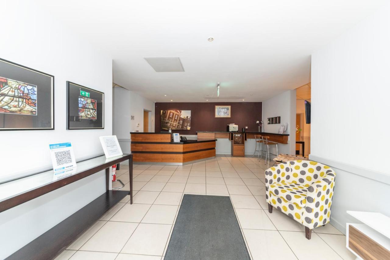 The Grange On Warbrook Estate Hotell Hook  Exteriör bild