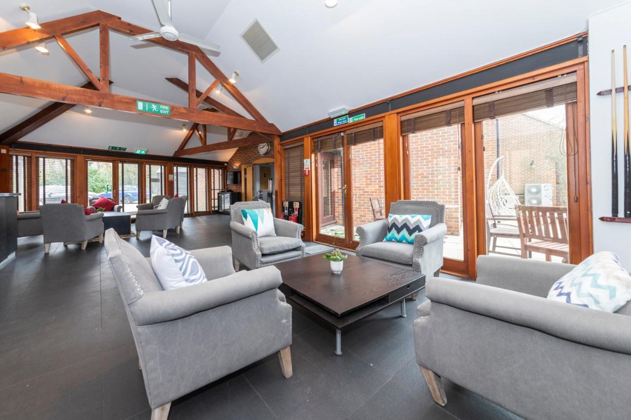 The Grange On Warbrook Estate Hotell Hook  Exteriör bild